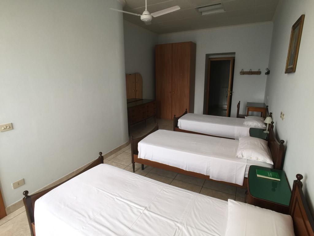 Hôtel Casa Religiosa Per Ferie Ancelle Del Santuario à Rome Extérieur photo