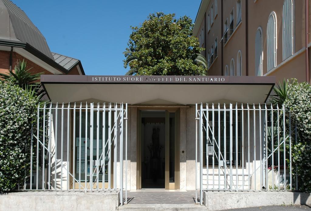 Hôtel Casa Religiosa Per Ferie Ancelle Del Santuario à Rome Extérieur photo