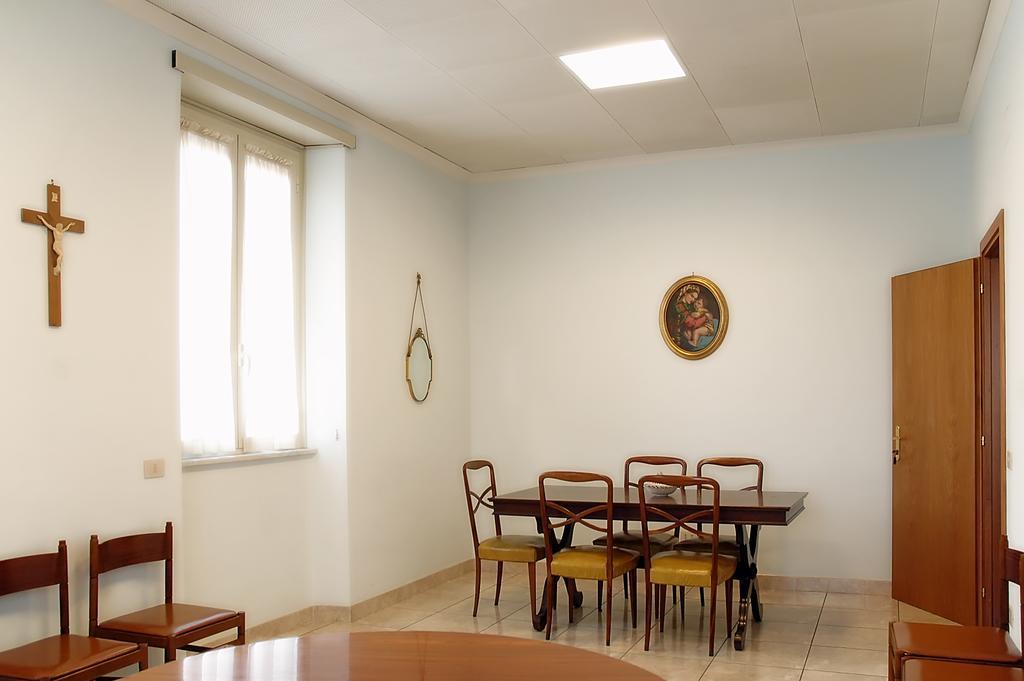 Hôtel Casa Religiosa Per Ferie Ancelle Del Santuario à Rome Extérieur photo