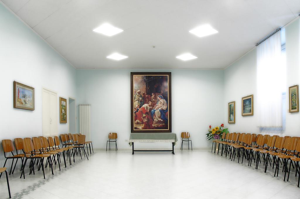Hôtel Casa Religiosa Per Ferie Ancelle Del Santuario à Rome Extérieur photo