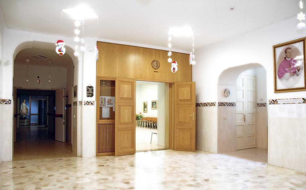 Hôtel Casa Religiosa Per Ferie Ancelle Del Santuario à Rome Extérieur photo
