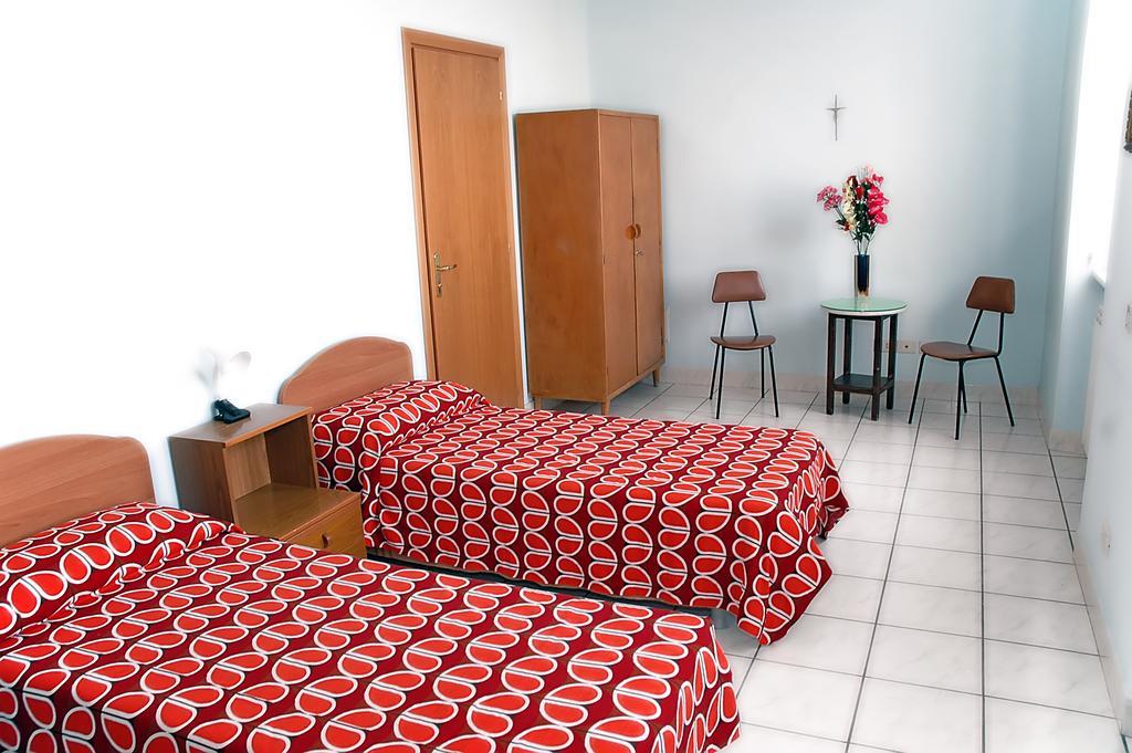 Hôtel Casa Religiosa Per Ferie Ancelle Del Santuario à Rome Extérieur photo