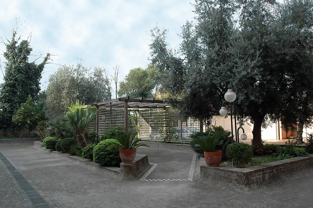 Hôtel Casa Religiosa Per Ferie Ancelle Del Santuario à Rome Extérieur photo