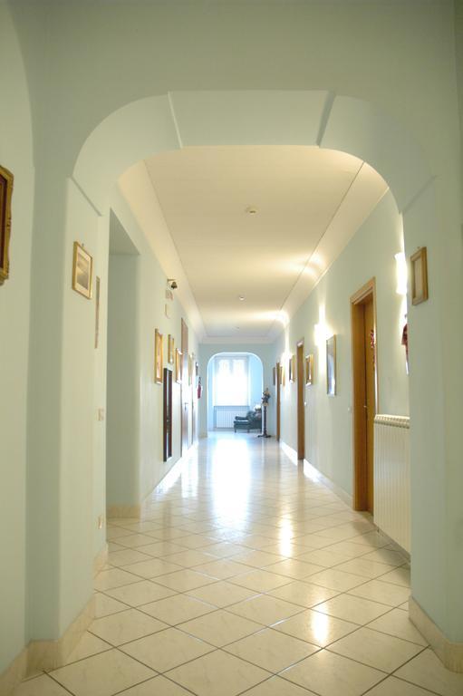 Hôtel Casa Religiosa Per Ferie Ancelle Del Santuario à Rome Extérieur photo